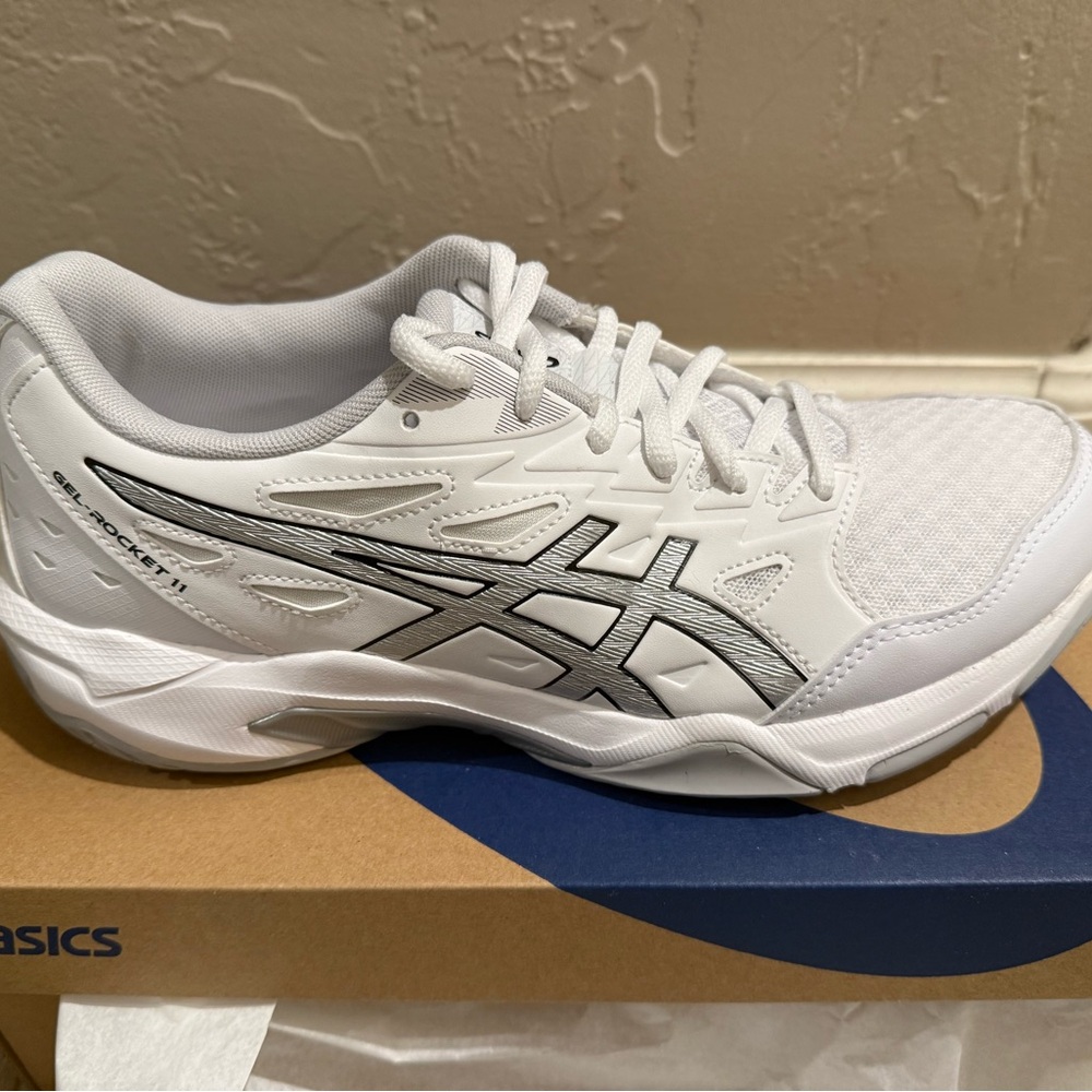 ASICS Indoor Court Shoes, size 9, BNIB